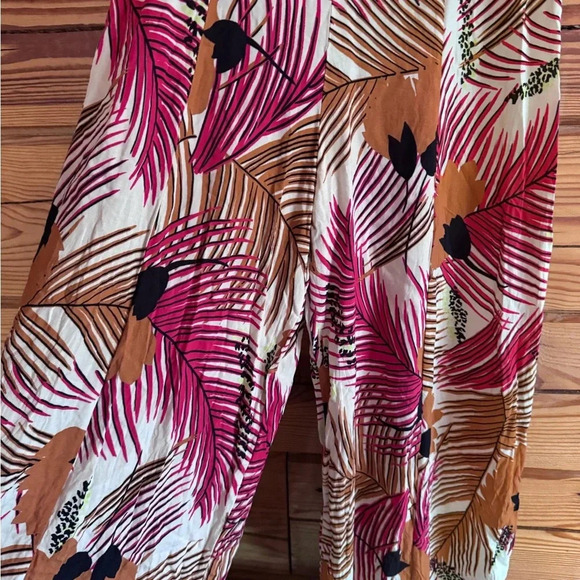 Novella Royale Jumpsuit with tropical print spaghetti straps size small - Picture 5 of 9